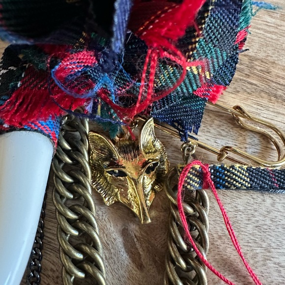 Rare MAC Cosmetics Employee-Only Brooch – A Tartan Tale Holiday Collection - Picture 3 of 7